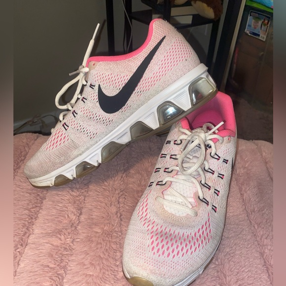 Nike Shoes - Nike air max